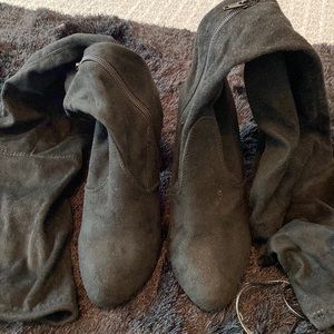 Women’s black boots